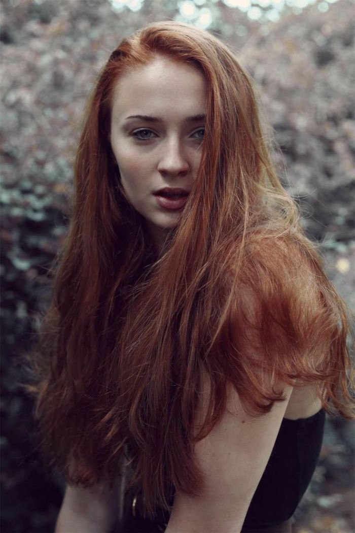 Prirodzená ryšavka Sophie Turnerová dlhá hriva ryšavé vlasy-príroda-dlhá hriva-Sophie-Turnerová