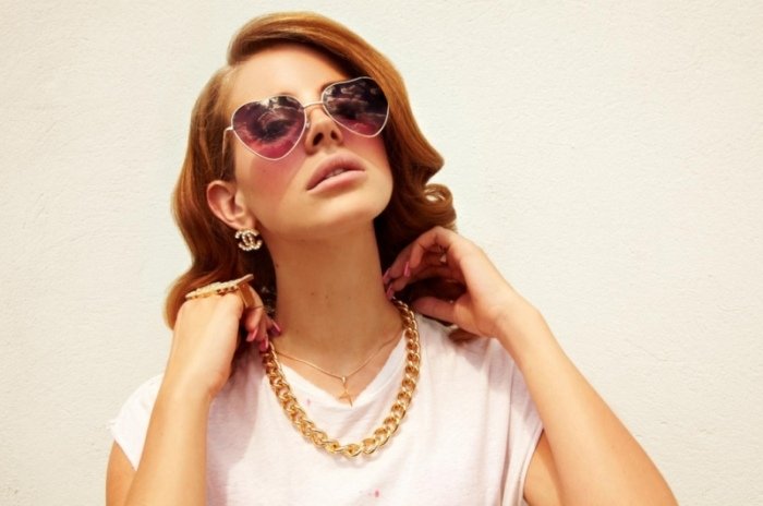 Medené hnedé vlasy Lana del Rey s retro vlnami meď-ryšavé vlasy-lana-del-rey