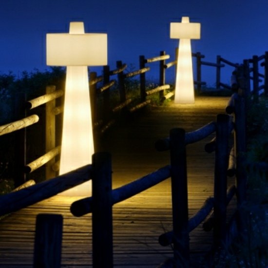 Záhradná cesta osvetľuje dizajn stojacej lampy z plastu Záhradná cesta osvetľuje dizajn stojacej lampy