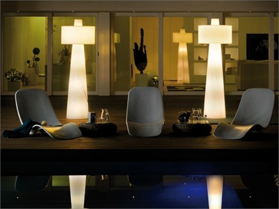 Osvetlenie podlahových svietidiel k bazénu, sklopné stoličky, záhradný nábytok Osvetlenie bazénových podlahových žiaroviek polohovacích stoličiek