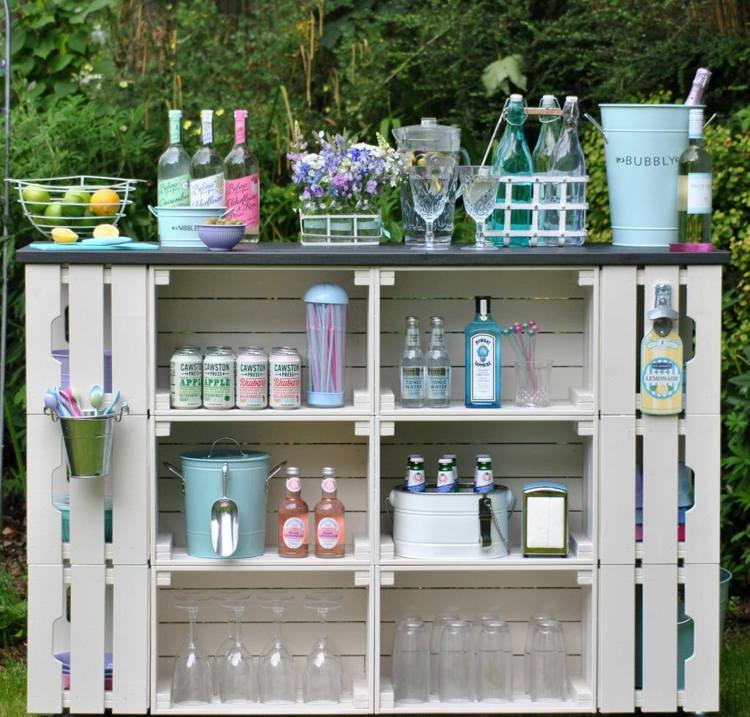 barový pultový stôl-poháre-nápoje