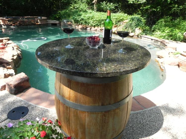 záhradný barový stôl s mramorovým drevom a sudom