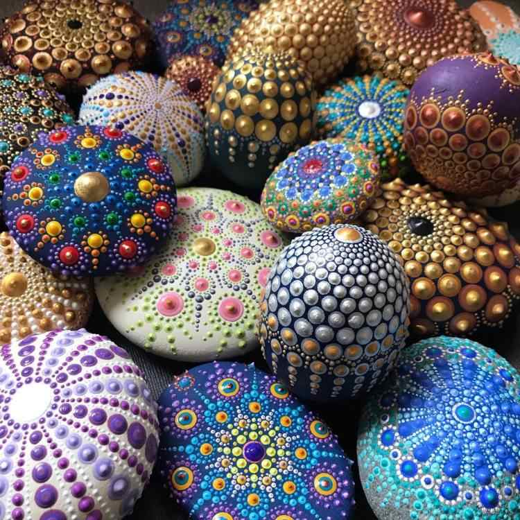 Bodky na maľovanie kameňov Nápady na kamene mandaly