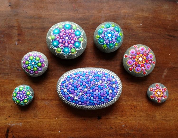 kamenná maľba romantický motív bodkovaný vzor mandaly