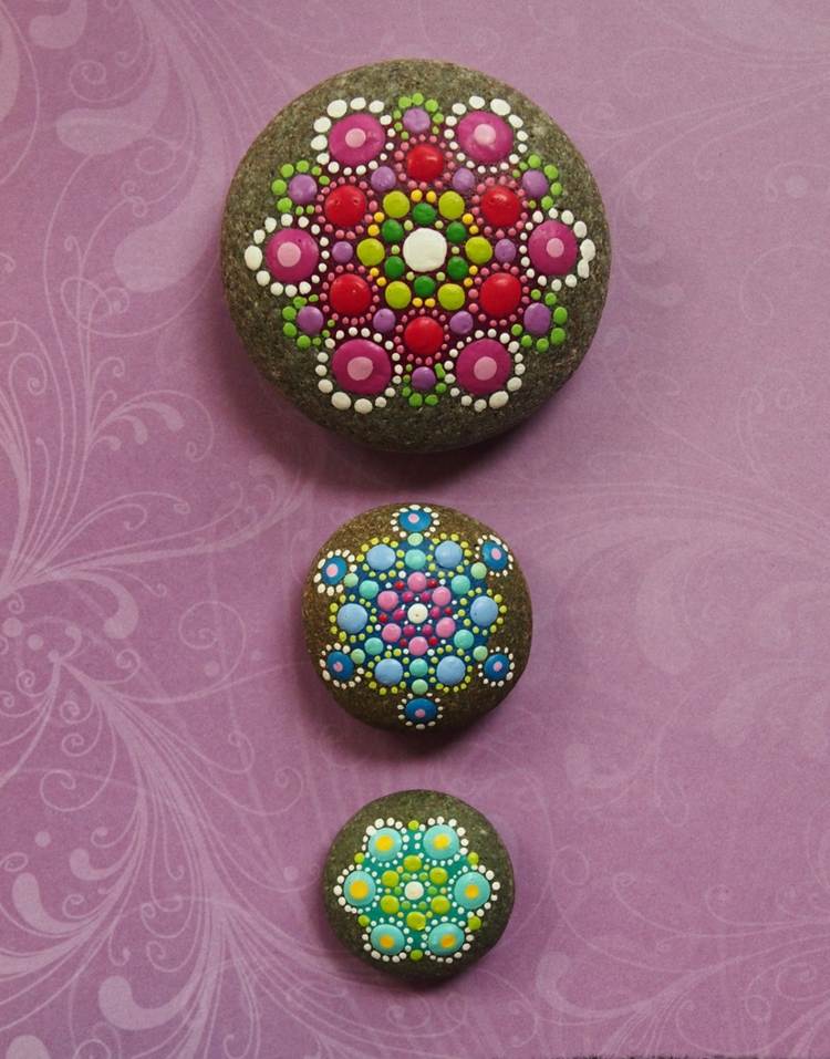 myšlienka maľby na kameň mandala bodky pastelové tóny