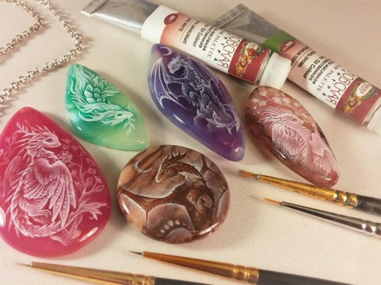 kamenná maľba polodrahokam nápad jemná kresba draka