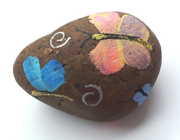 maľovať kamene motýľ kamienková jarná téma urob si sám