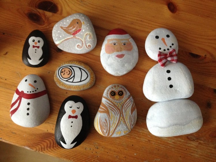 Vianočný betlehem namaľuje farebné kamienky