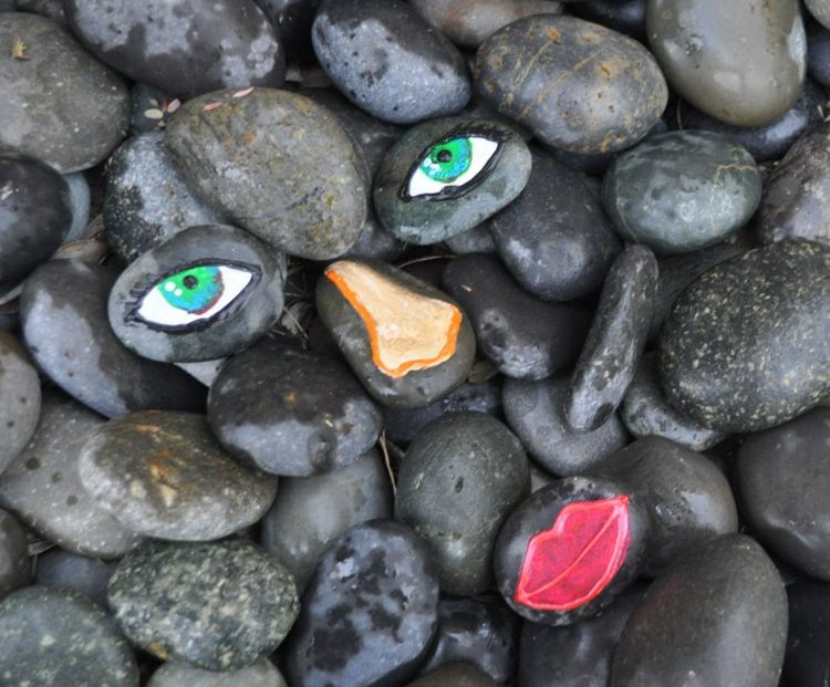 Navrhnite kamenné figúrky na záhradnú cestu a sem -tam ich distribuujte kamenné figúrky-záhradná-záhradná cesta-štrková cesta-tvár-originál-inšpirácia