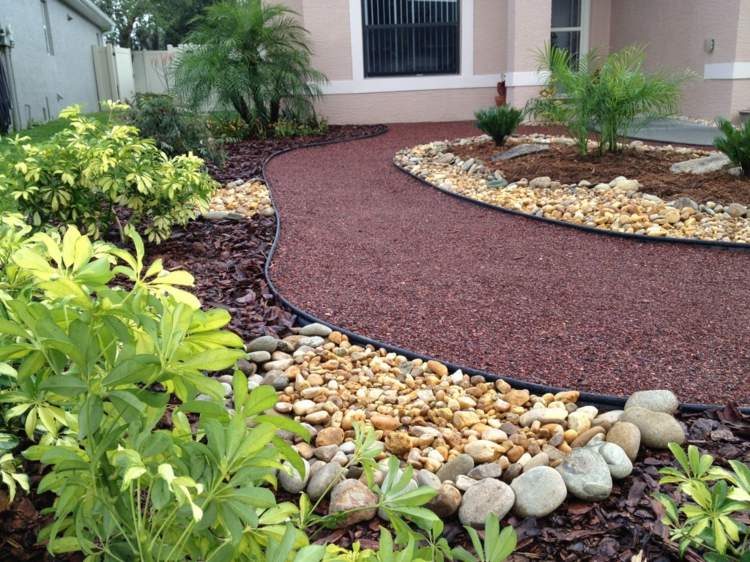 vytvorte kamienky skalky žlté riečne kamene humus záhradná cesta predzáhradka