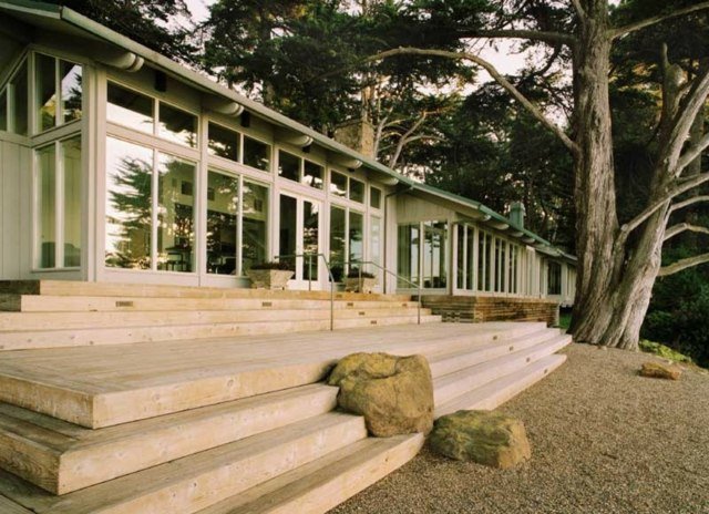 Nápady na dekoráciu schodiska kamienková cesta, vysoké stromy