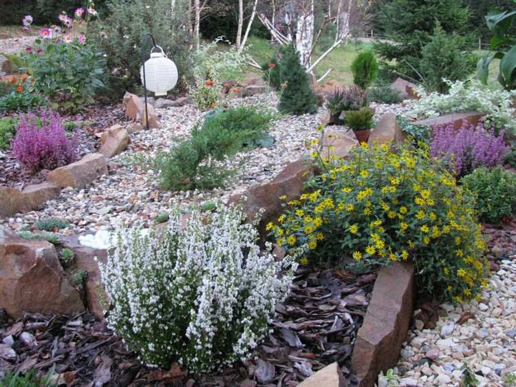 skalná záhrada-položenie-lôžka-lemovanie-kamenných dosiek