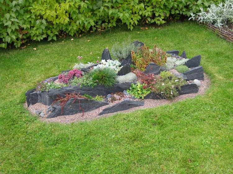 skalné záhrady-kladenie-krížovo-rezané-kamenné dosky