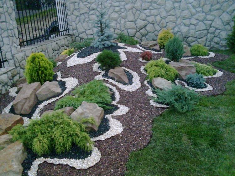 Skalka-plazivé-borievky-štrk-rôzne-farby-vzory