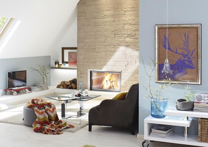 Šikmá strecha s krbovou vložkou a kamenným obkladom stien kamenná stena-obývačka-klimex-stonewood-trám