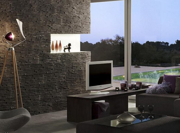 Lícové tehly antracitové kamenná stena v obývačke-klimex-antracitová-farba-BENEVENTO