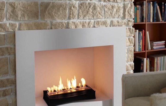 Lícové tehly Klimex so vzhľadom prírodného kameňa kamenná stena-obývačka-klimex-lícové tehly-krb-ARDENNES-CREME