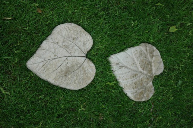 Vytvorte si nápady na záhradnú cestu v tvare listu stromu