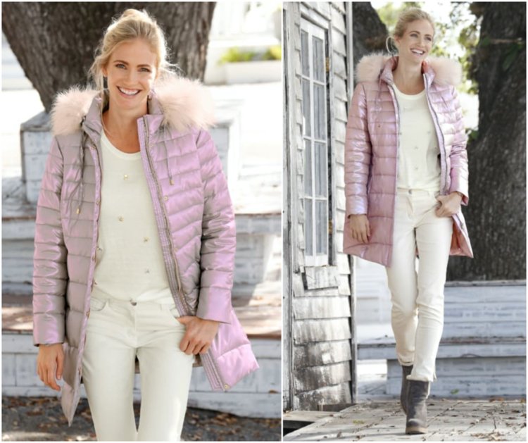 Prešívaný kabát v metalickom vzhľade v ružovej farbe s kapucňou kombinovaný s bielym outfitom