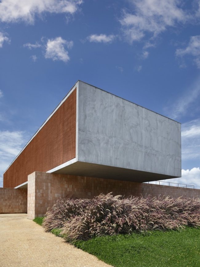 bočný panel v modernom dome guilherme torres