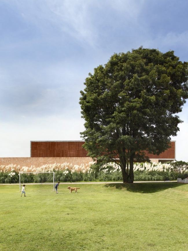 veľký detský kútik, dizajn moderného domu od Guilherme Torres