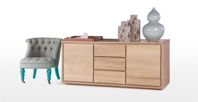 baroková stolička modrá používa mnoho dekoratívnych prvkov