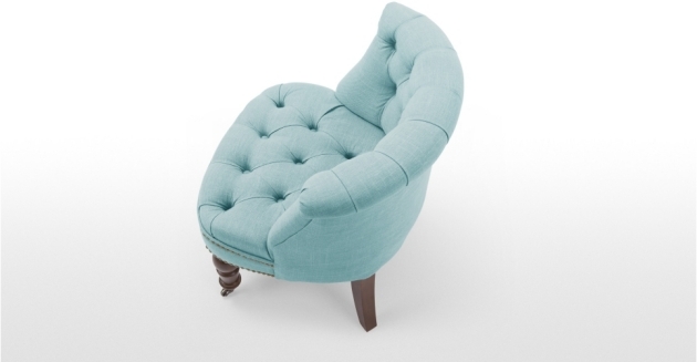 Stolička v štýle bouji dáva vintage vzhľad