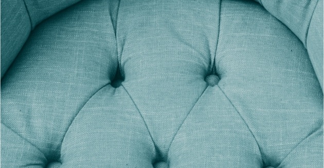 Pohodlné mäkké gombíky s hlbokým sedením dodávajú vintage štýlu