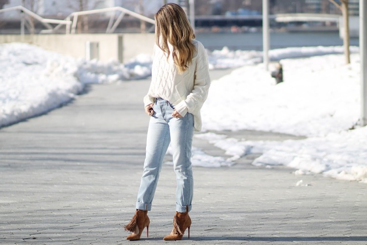 čižmy-lemované-hnedé-semišové-priateľ-džínsy-sveter