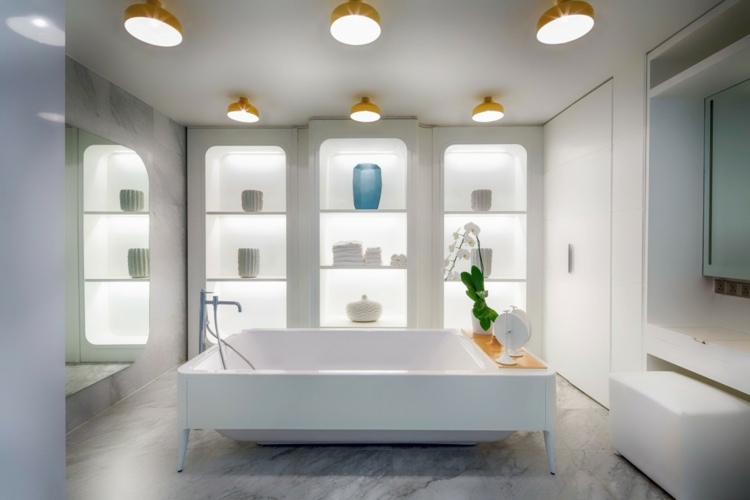 ušľachtilá kúpeľňa osvetlenie vane nápad police luxus