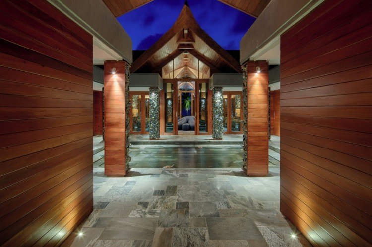 Námety v štýle vstupnej haly na zariadenie osvetlenia drevených obkladových stien