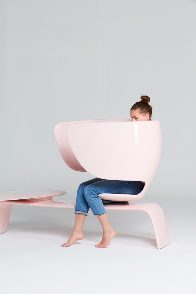 dojčenie na verejnom sedadle otočný prototyp kompozitných materiálov dizajn 52 hodín