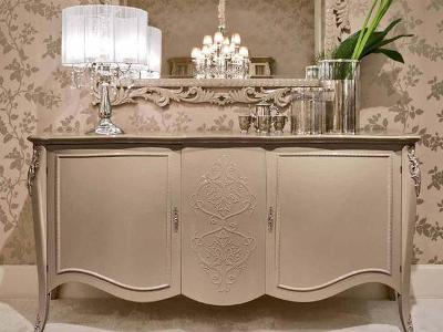 zariadenie Taliansko komodou pregno