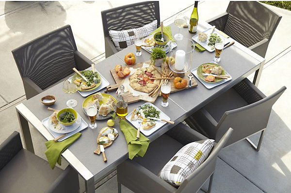 Moderný záhradný nábytok v sivom záhradnom stole Vrecko-večera-obrúsok-záhradný nábytok