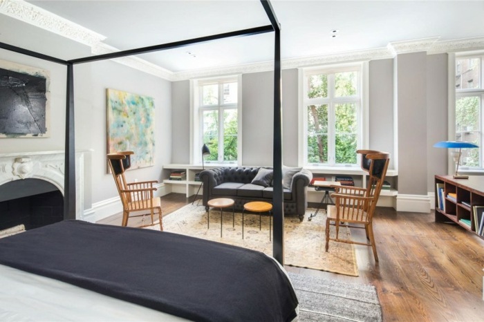 Posteľ s baldachýnom-izba pre hostí-dekorácia na stenu-krb-s-mramorovým kameňom