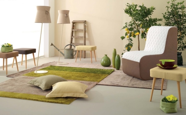 pohodlná lampa do obývačky z vlny s pleteným tienidlom