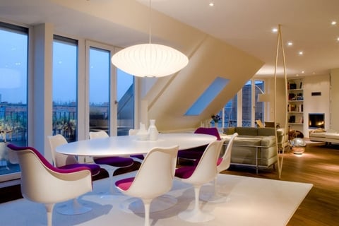 moderný interiér - fialová jedáleň