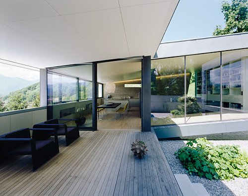 Sklenené steny v konzole