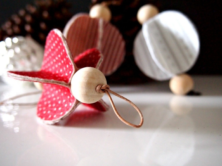 Ozdobte vianočný stromček takými príveskami dekorácia na vianočný stromček kartónový bodkovaný vzor drevo