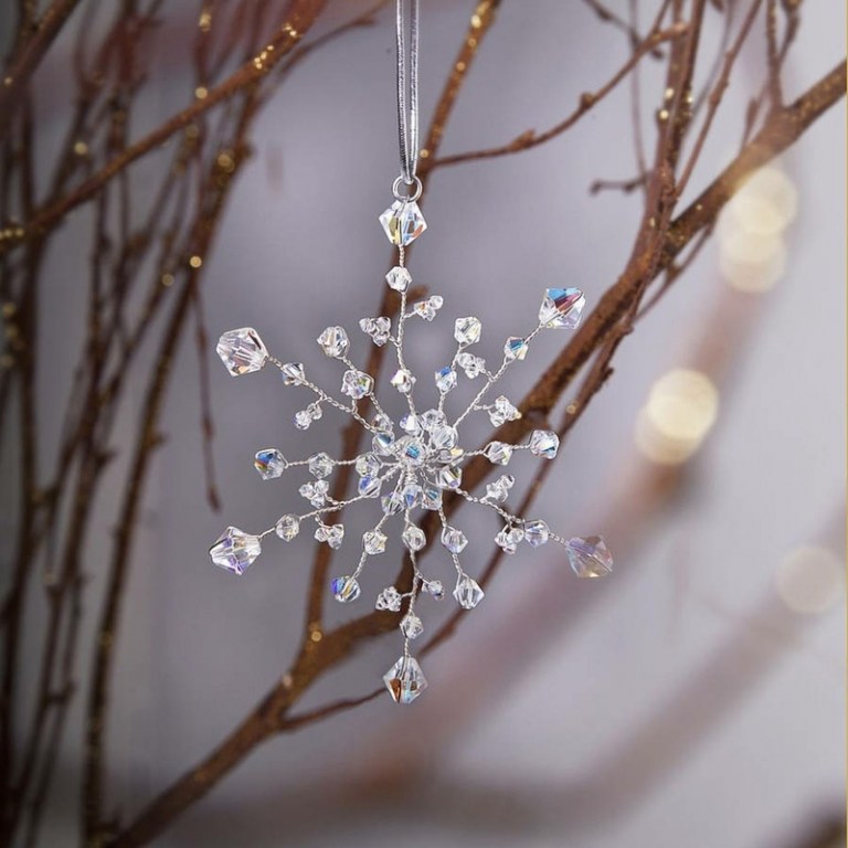 Ozdoba na vianočný stromček - drôtiky vytvarujte kamienky do snehovej vločky ozdoba na kamienky vianočný strom drôtená snehová vločka diy