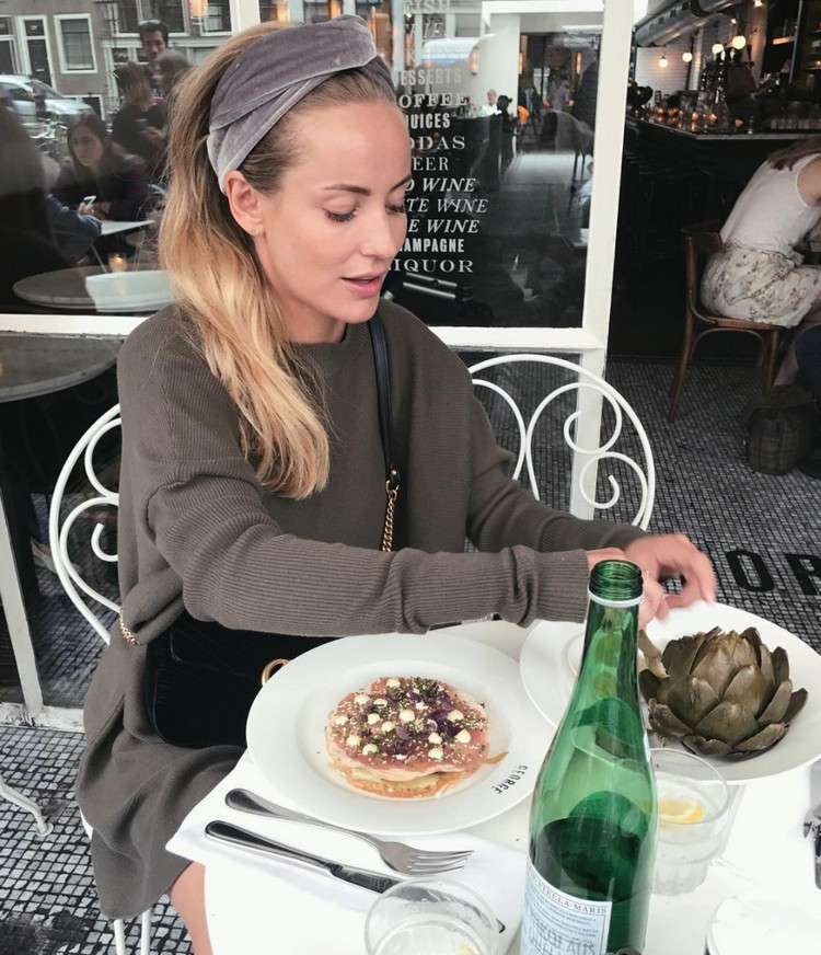 Zimná čelenka, ako nosiť updos pre stredne dlhé vlasy