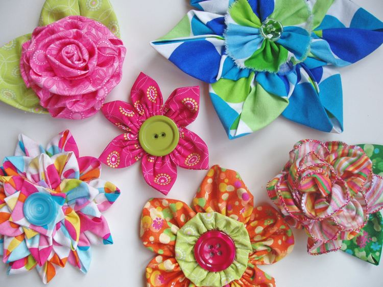 Vyrobte si látkové kvety sami farebné nápady návody na dekoračné doplnky