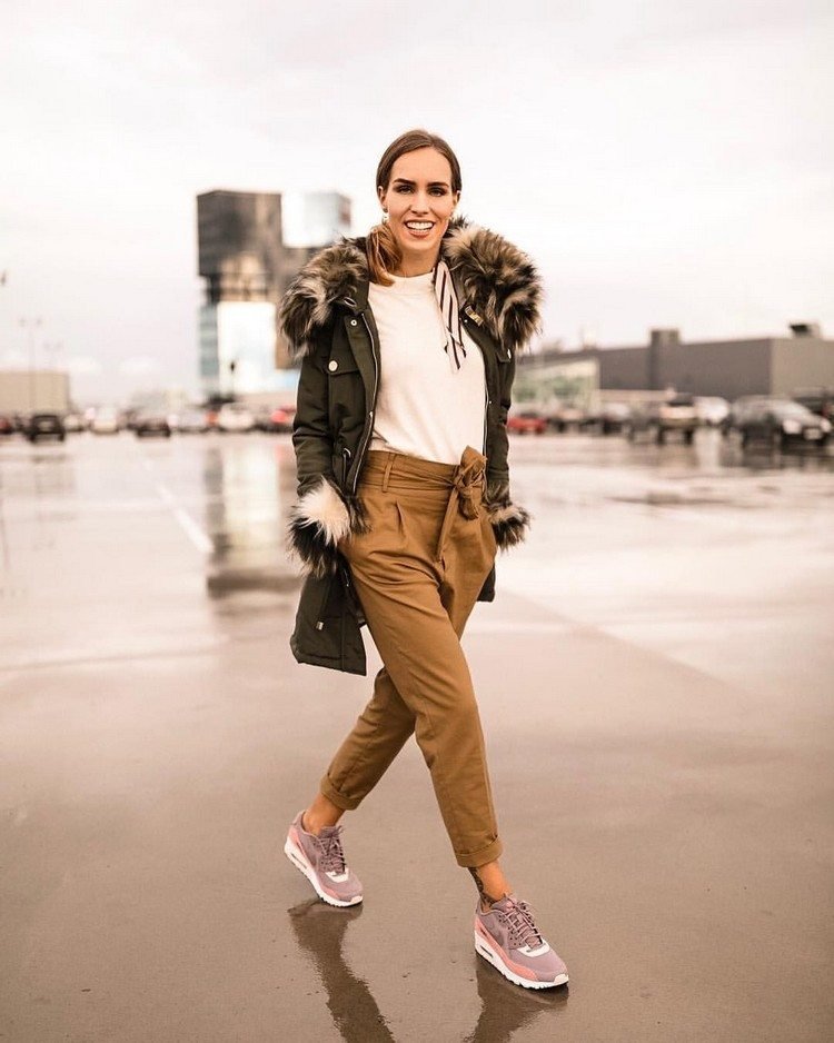 Módne trendy jar 2021 papierové nohavice zimný outfit