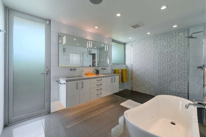 Biela ako izba-farba-kúpeľňa-voľne stojaca-vaňa-umývadlo-skrinka-stena-model