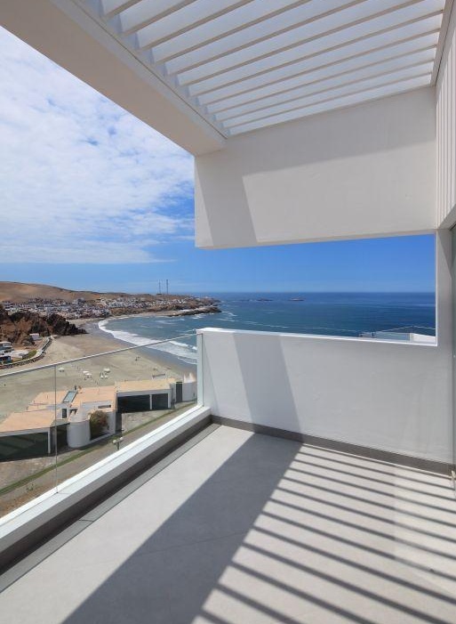 plážový dom-minimalistický-biely-dizajn