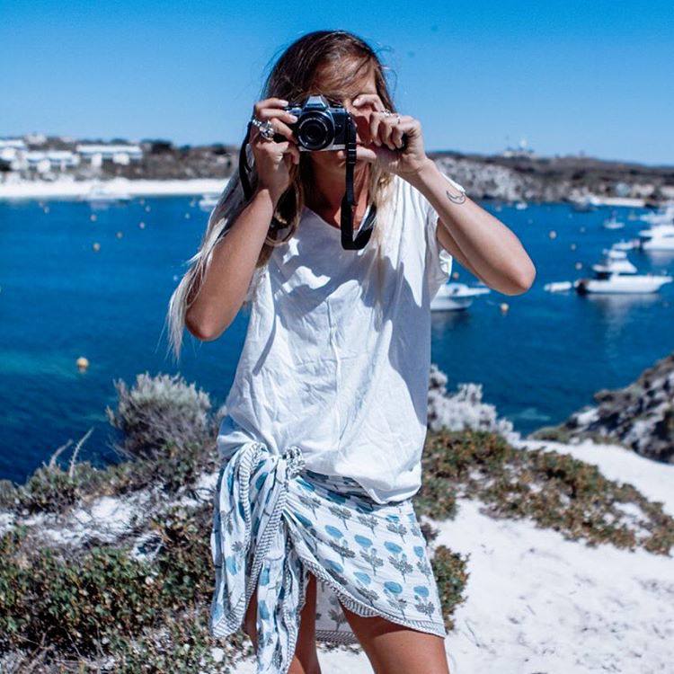 Plážová móda pre ženy - vyzerajte na pláži ležérne, pohodlne a elegantne Plážová móda pre ženy-plážové-uterákové-tričko-ležérne-prázdniny-slnko