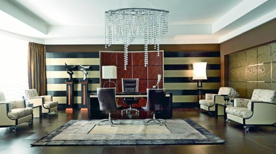 tmavé pruhy na stenu-kancelársky dizajn