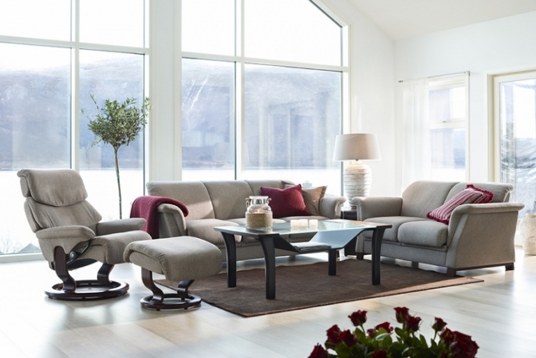 Kreslo snov-čalúnené-podrúčky-číra-silueta-univerzálne-kombinovateľné