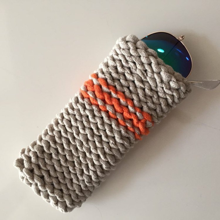 pletenie-rúno-nápady-puzdro-slnečné okuliare-kutilstvo-pletenie-začiatočníci