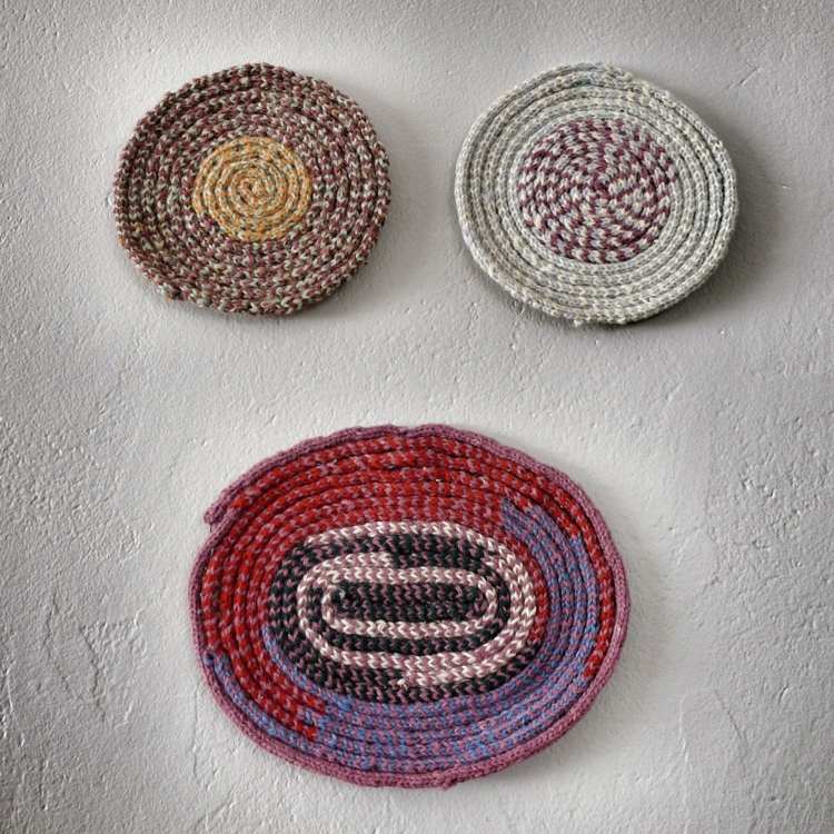 nápady na pletenie-hrnce-tácky-do-kuchyne-zdobenie-užitočné-doplnky-darček-nápad